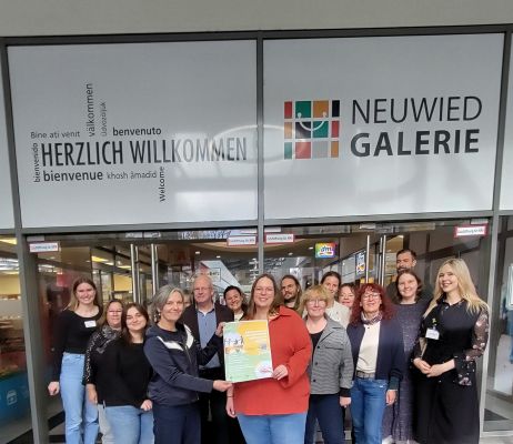 Der „Markt der Möglichkeiten“ in der Neuwied-Galerie bildete jetzt den Auftakt zu den diesjährigen „Wochen der seelischen Gesundheit“ im Kreis Neuwied. Zahlreiche Besucherinnen und Besucher nutzten bereits bei der Premieren-Veranstaltung 2025 die Gelegenheit, sich über regionale Hilfs- und Unterstützungsangebote zu informieren. Foto: Eva Gärtner / Kreisverwaltung Neuwied