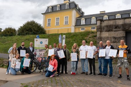 Bereits zum fünften Mal hatten sich Kreis und Stadt Neuwied an der Aktion des Klima-Bündnisses beteiligt und dabei sämtliche Rekordwerte der Vorjahre deutlich überboten. Die fleißigsten Radler und Teams wurden jetzt bei einer Siegerehrung ausgezeichnet. Foto: Martin Boden / Kreisverwaltung Neuwied