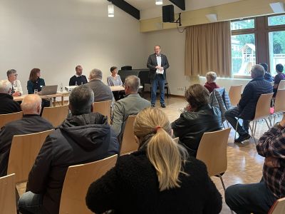 Ein positives Fazit konnten die Teilnehmerinnen und Teilnehmer der Fortbildung für ehrenamtliche rechtliche Betreuerinnen und Betreuer im Landkreis Neuwied ziehen. Foto: Naile Orllati / Kreisverwaltung Neuwied