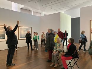 Ein Besuch im Arp Museum Bahnhof Rolandseck zählte zu den vielen Angeboten im Rahmen der „Woche der Teilhabe“. Foto: Jutta Mönnig
