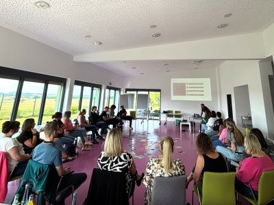 Mit dem Thema „Kompetenz in Haltung“ setzten sich kürzlich Fachkräfte der Kinder- und Jugendarbeit im Rahmen eines Intensiv-Workshops im Außerschulischen Lernort (ASL) in Linkenbach auseinander. Foto: Simone Höhner / Kreisverwaltung Neuwied