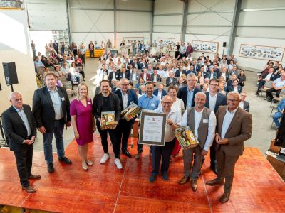 Der Empfang der Wirtschaft auf dem Werksgelände der Firmen Bauunternehmung Willi Prangenberg GmbH und Prangenberg Bedachung GmbH in Neustadt/Ehrenberg erwies sich auch in diesem Jahr als Erfolgsformat, um aktuelle Entwicklungen zu diskutieren, neue Impulse zu setzen und gemeinsam Perspektiven für die Zukunft der Region zu gestalten. Fotos Martin Boden / Kreisverwaltung Neuwied