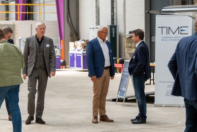  Nutze die Zeit: Der Landkreis Neuwied mit Landrat Achim Hallerbach und Prof. Dr. Udo Gnasa von der Hochschule Koblenz möchten auf dem Asas-Gelände in Neuwied ein Bildungs-, Forschungs- und Anwendungszentrums „BIFAR“ im Landkreis Neuwied rund um das Thema Robotik schaffen. Foto: Martin Boden – Kreisverwaltung Neuwied