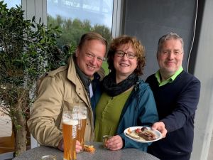 Foto: Das Beef-Tasting am 18. Mai in der Grillschule Herschbach, bei dem das Fleisch von mehr als acht verschiedenen Rinderrassen verkostet wird, bildet den Auftakt der 2. Naturgenuss Westerwälder Beef Wochen. Foto: Martin Boden / Kreisverwaltung Neuwied