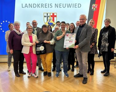 Bereits zu Anfang des Jahres hatte Landrat Achim Hallerbach die Senioren-Sicherheitsberaterinnen und -berater im Landkreis zu einem Auftakt-Treffen mit der Polizei und Kolleginnen aus den zuständigen Fachabteilungen der Kreisverwaltung in den Max-zu-Wied-Saal des Kreishauses eingeladen. Foto: Thomas Herschbach