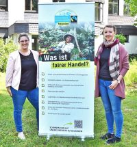 Foto: Gabi Schäfer (links) und Alena Linke haben ein interessantes Programm für die Fairen Wochen zusammengestellt.