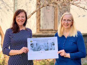 Foto: Daniela Kiefer (links) und Michaela Wingen wollen Familien mit jungen Kindern helfen.