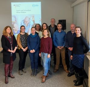 Foto v.r.n.l.: Ansprechpartner Grundbildung: Kathrin Twiesselmann-Steigerwald (VHS Neuwied), Heiko Hastrich (Grubinetz), Christoph Hohndorf (Jobcenter Neuwied), Karl Werner Böhm (MGH und VHS), Simone Kirst (KVHS), Szuszanna Strube (Integrationsfachdienst  Caritasverband Betzdorf), Cornelia Eberhard (MGH/KVHS), Julia Klippel (MGH Neuwied), Angela Muß (MGH Neustadt) und Andrea Oosterdyk (Bildungsbüro Kreisverwaltung Neuwied)