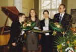 Foto v.l.: Doris Eyl-Müller (Gleichstellungsbeauftragte), Beate Maria Müller, Sira Langenfeld und Landrat Rainer Kaul.