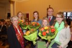Foto: Doris Eyl-Müller (Gleichstellungsbeauftragte) und Landrat Rainer Kaul mit den Preisträgerinnen Sabine Paganetti, Saskia Eulenbach, Laura Lehnert und Isabell Limbach.