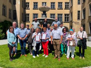 Foto: „Danke liebe Lernpaten“, sagten Landrat Achim Hallerbach, die Kreis-Jugendpfleger sowie Eberhard Köhler und sein Caritas-Team in diesem Jahr auf Schloss Arenfels. 