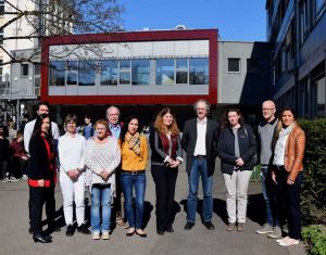 Foto (v.l.): Dilorom Jacka, Dr. Martin Correll, Doris Schulte-Schwering, Stefanie Härtel, Herbert Woidtke, Aynur Ergin,2.Vorsitzende Beirat, Andrea Oosterdyk, Volker Esper, Elisabeth Bröskamp, Elmar Kanschik und Violeta Jasiqi, Vorsitzende Beirat.