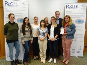 Foto: Das Foto zeigt von Linz die Neuwieder Teilnehmerinnen mit den Referenten von links Carolin Nielsen (FAW Neuwied), Dilorom Jacka (Stadt Neuwied), Anike Dröscher, Martha Ecker (VGV Asbach), Katharina Sandbrink und Sabrina Torregroza, Michael Ruland und Andrea Oosterdyk (Kreisverwaltung Neuwied).  