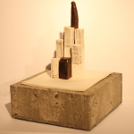 Kochs-Kögl Barbara / Nassau / Soziale Ökonomien I. Wachstum / Porzellan, Eisen montiert (Zementsockel) / 19 x 19 H: 25 cm / 800,- €