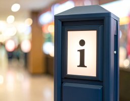 Blaue Informationstafel