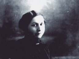 Portrait von Johanna Loewenherz