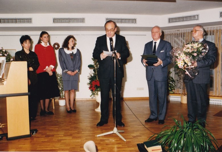 Foto v.l.n.r.: Susanne Hardt, Iris Wimmer, Bärbel Günther, Landrat Hans-Dieter Deckert, ?, Hans Drees.