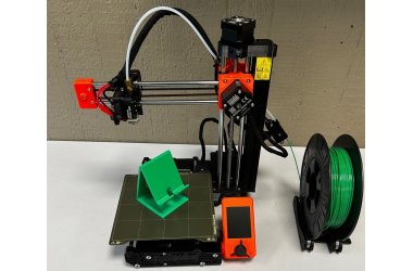 Ein 3D Drucker ist zu sehen.